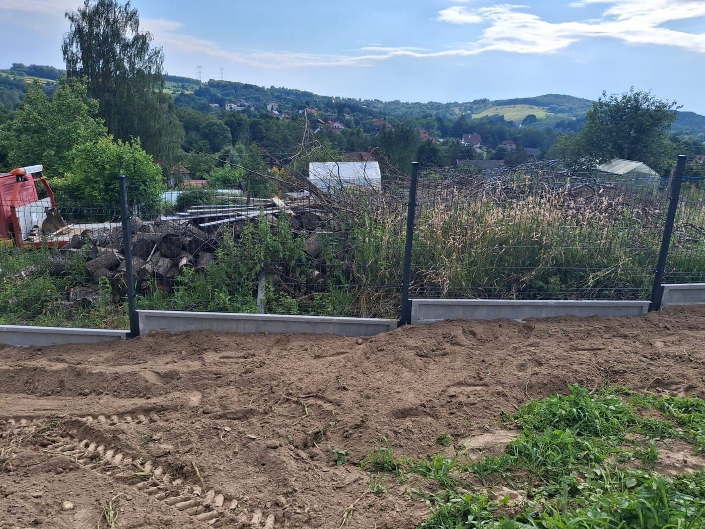 Ogrodzenie panelowe — narożnik i podmurówka z boku