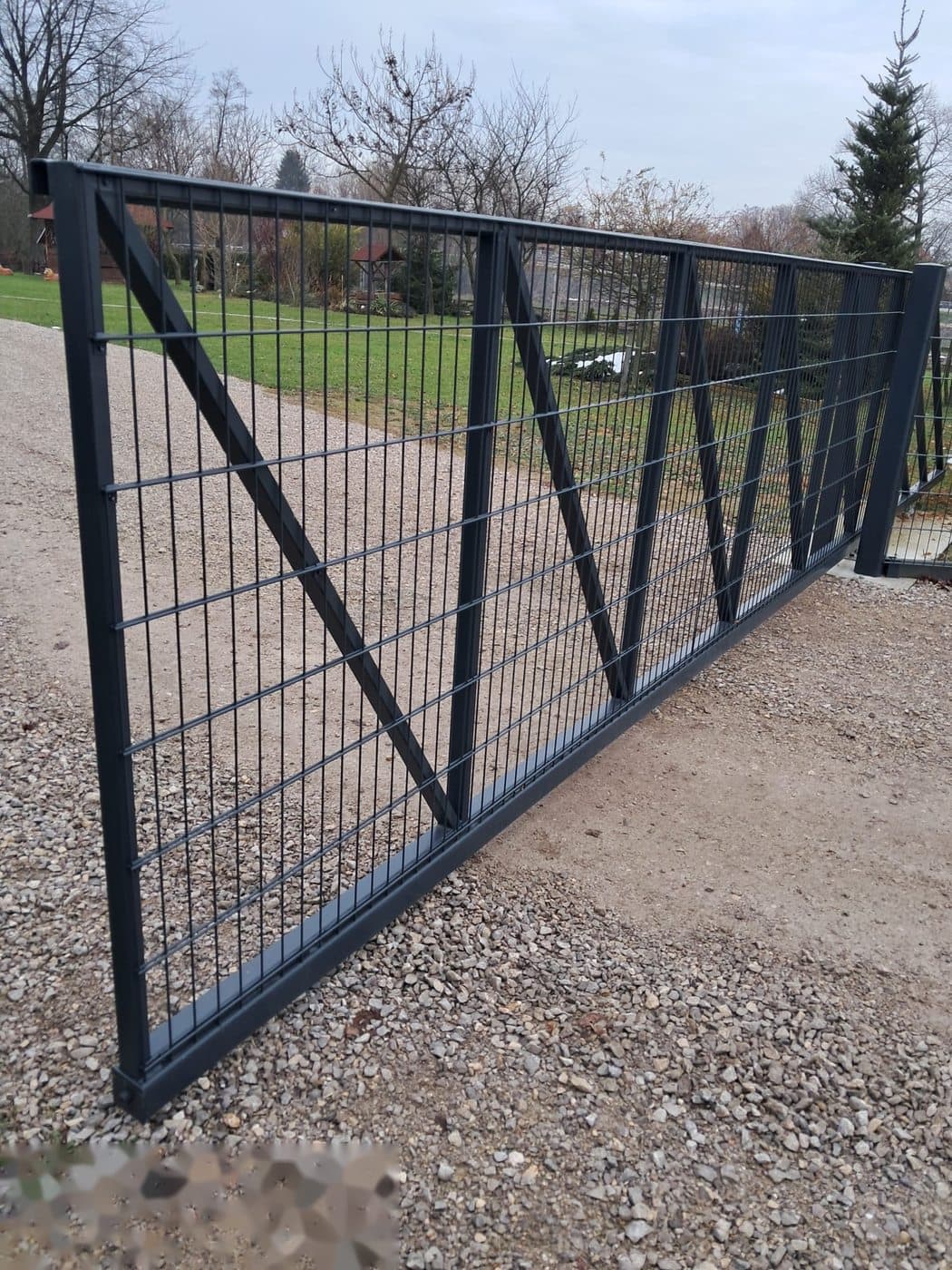 Brama przesuwna panelowa antracytowa